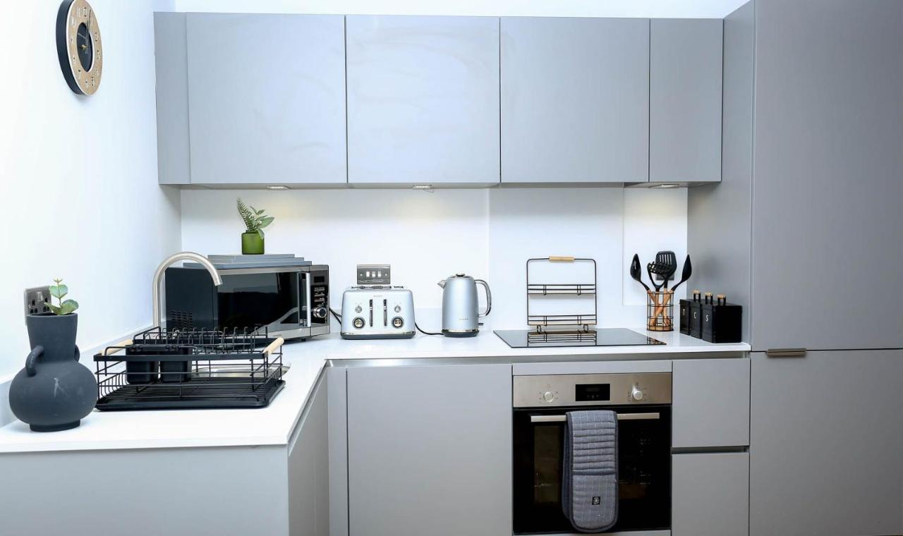 Snuggle Inn - Riverside Apartments - Views Over Looking London River Thames, Close To O2 Arena, London Excel, London City Airport, Thames Clipper- River Boat Service, Woolwich Ferry, Onsite Parking, Twin Room Option Available Exterior photo