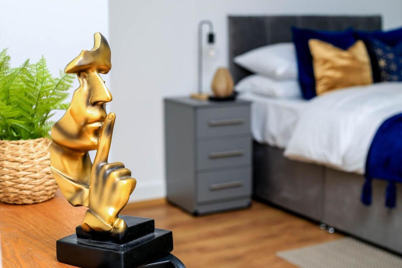 Snuggle Inn - Riverside Apartments - Views Over Looking London River Thames, Close To O2 Arena, London Excel, London City Airport, Thames Clipper- River Boat Service, Woolwich Ferry, Onsite Parking, Twin Room Option Available Exterior photo