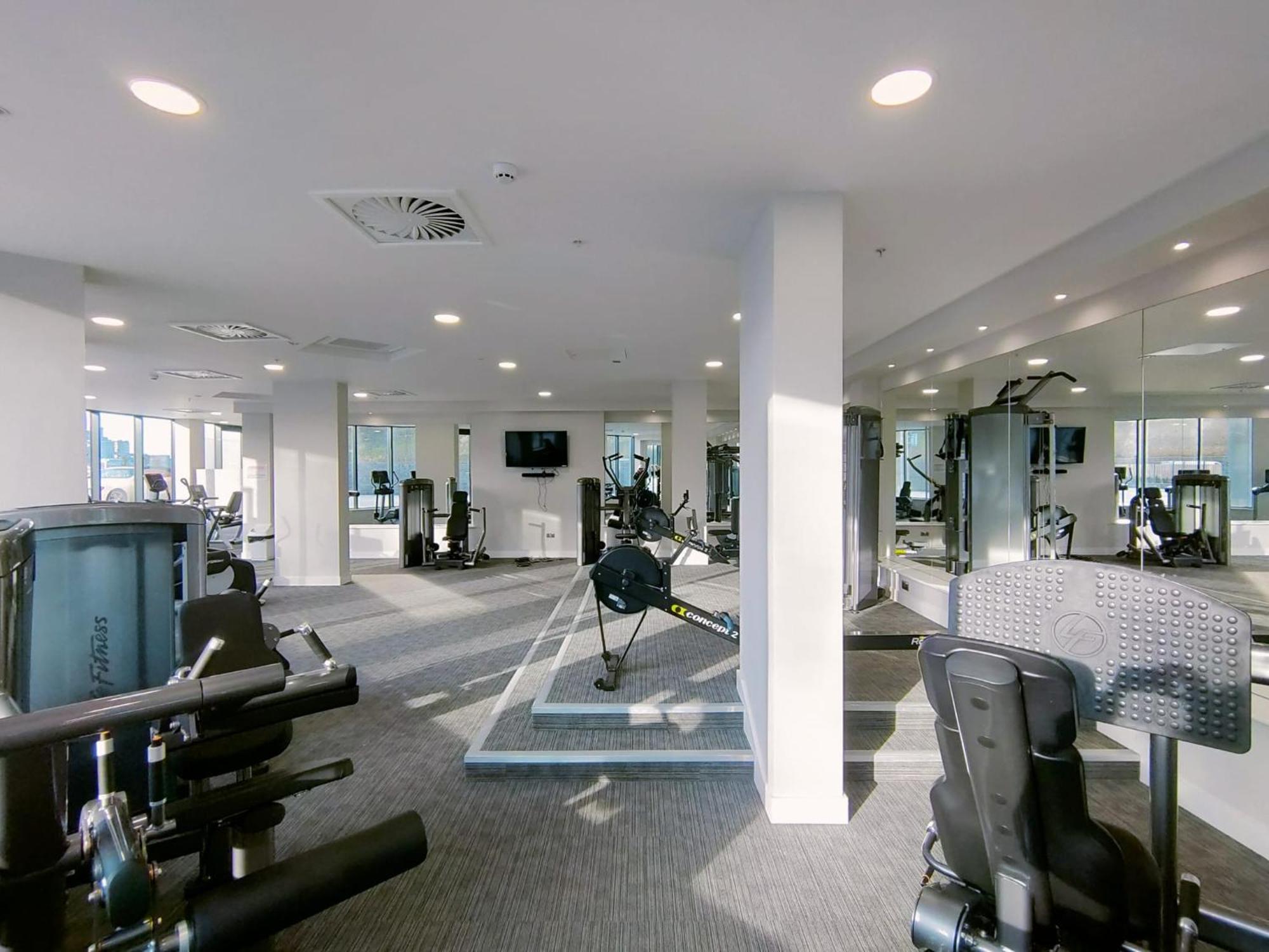 Snuggle Inn - Riverside Apartments - Views Over Looking London River Thames, Close To O2 Arena, London Excel, London City Airport, Thames Clipper- River Boat Service, Woolwich Ferry, Onsite Parking, Twin Room Option Available Exterior photo