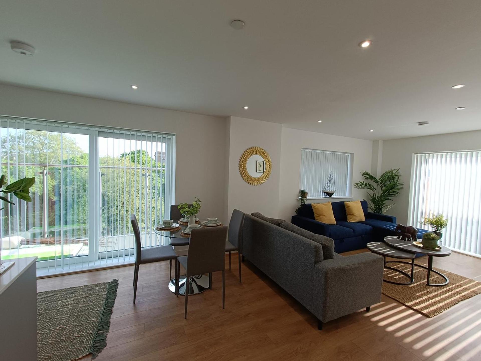 Snuggle Inn - Riverside Apartments - Views Over Looking London River Thames, Close To O2 Arena, London Excel, London City Airport, Thames Clipper- River Boat Service, Woolwich Ferry, Onsite Parking, Twin Room Option Available Exterior photo