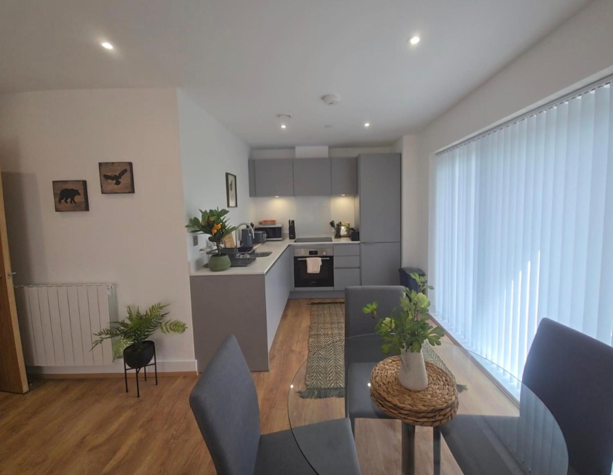 Snuggle Inn - Riverside Apartments - Views Over Looking London River Thames, Close To O2 Arena, London Excel, London City Airport, Thames Clipper- River Boat Service, Woolwich Ferry, Onsite Parking, Twin Room Option Available Exterior photo