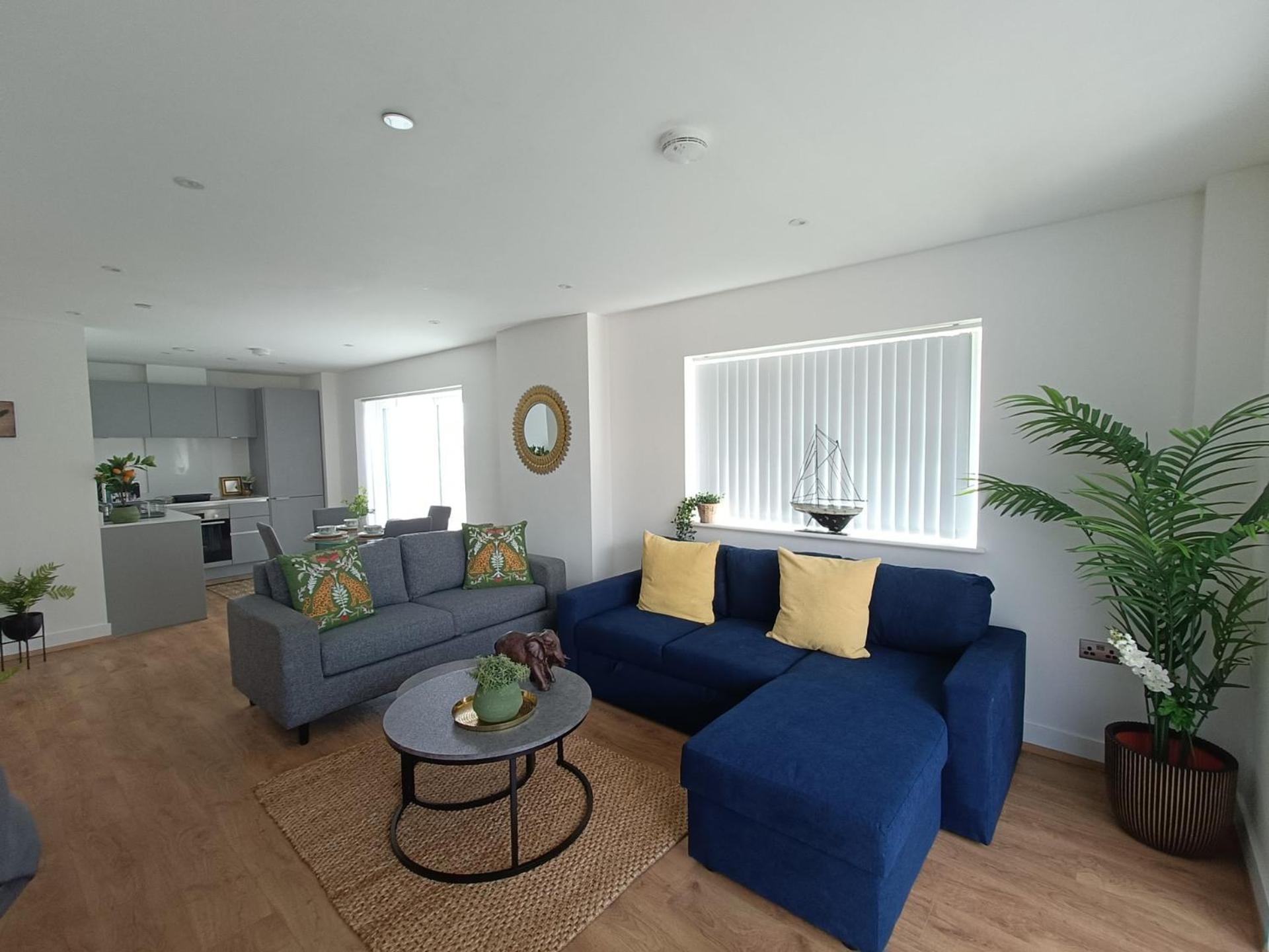 Snuggle Inn - Riverside Apartments - Views Over Looking London River Thames, Close To O2 Arena, London Excel, London City Airport, Thames Clipper- River Boat Service, Woolwich Ferry, Onsite Parking, Twin Room Option Available Exterior photo