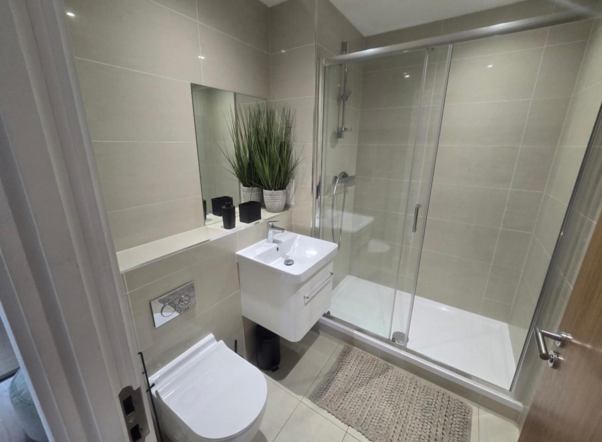 Snuggle Inn - Riverside Apartments - Views Over Looking London River Thames, Close To O2 Arena, London Excel, London City Airport, Thames Clipper- River Boat Service, Woolwich Ferry, Onsite Parking, Twin Room Option Available Exterior photo