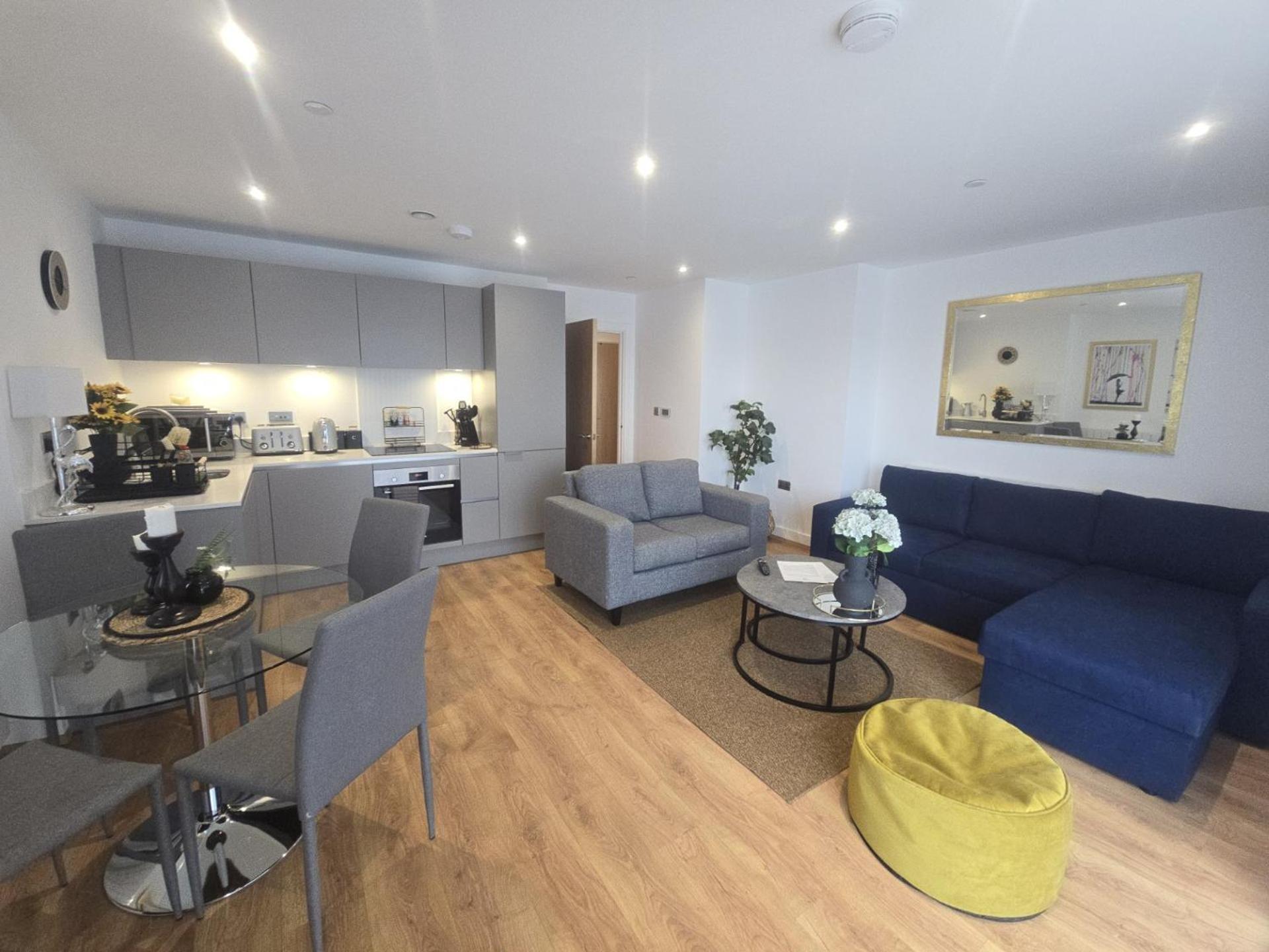 Snuggle Inn - Riverside Apartments - Views Over Looking London River Thames, Close To O2 Arena, London Excel, London City Airport, Thames Clipper- River Boat Service, Woolwich Ferry, Onsite Parking, Twin Room Option Available Exterior photo